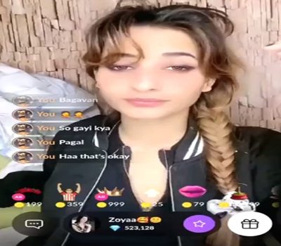 Zoyaa Nude Boobs Nipples Squeeze With Face Live Sex Video