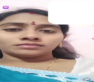 Mallu Aunty Showing Her Big Boobs and Spreads Pussy on Chamet Live