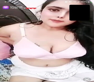 Desi Girl Showing Big Boobs and Fingering Pussy Live Sex