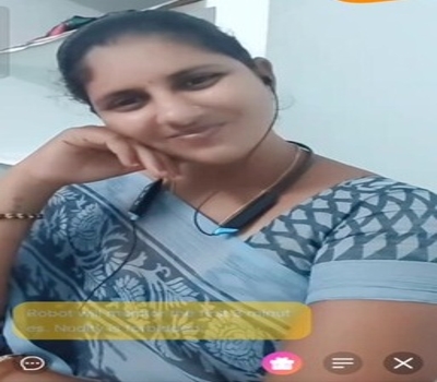 Sexy Milf Nude Flashes Her Beautiful Big Tits Live Sex Video